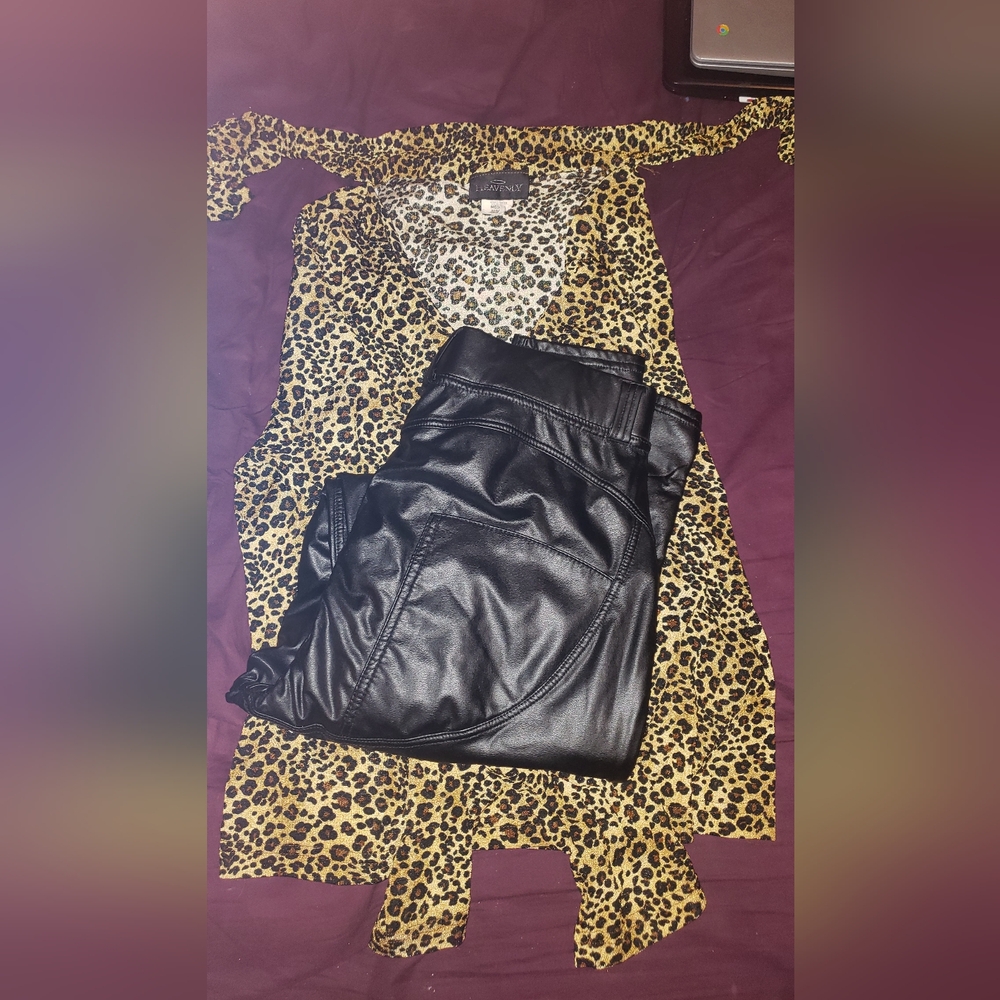 Stretchy leopard print tight top faux leather pants